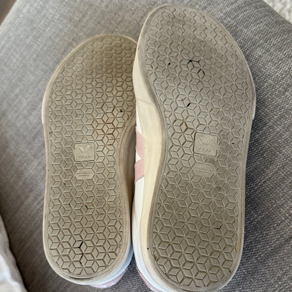 Veja Campo Women's White and Light Pink Sneakers - Picture 11 of 11